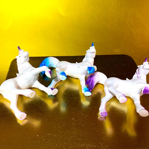 UNICORN VTG 80’s BUNDLE OF 3 MYSTICAL UNICORNS SOLID PVC/VINYL TYPE 4.25”x5.25” - Picture 12 of 13